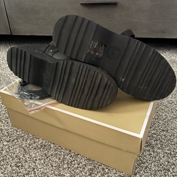 Michael Kors Black Leather Footwear - Picture 5 of 5